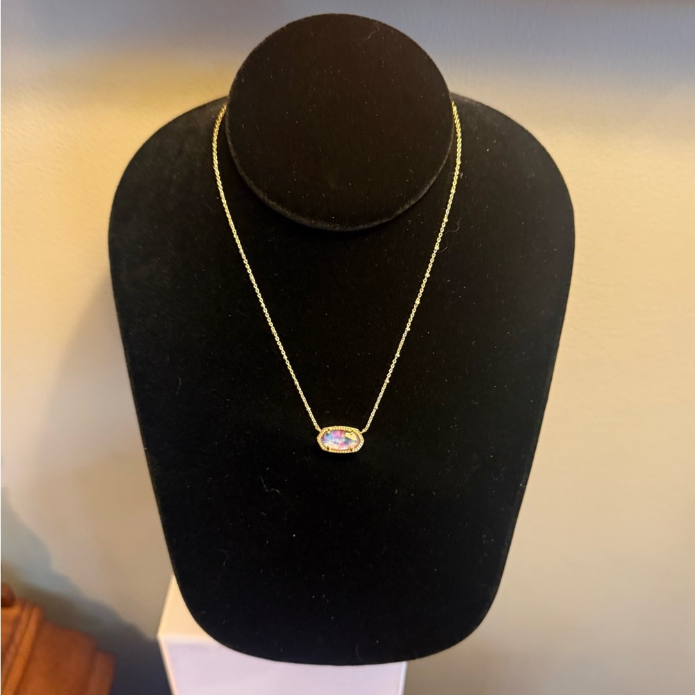Kendra Scott Elisa 14 Gold Chain Necklace with Lilac Abalone Oval Pendant - Picture 5 of 9
